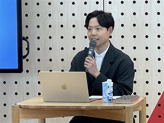 LINE 「聊天室回應」功能大進化！所有你擁有的 LINE 貼圖都能拿來按讚啦！
